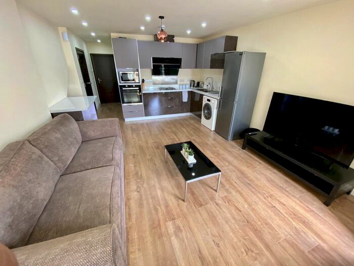 2 Bedroom Flat To Rent In Amina Road, Manchester, Lancashire, M8