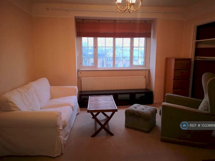 3 Bedroom Flat To Rent In Vale Lodge, Forest Hill, London, SE23