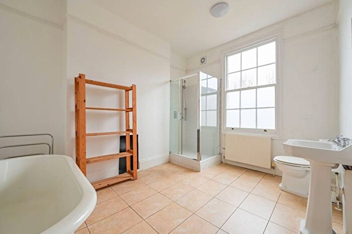 7 Bedroom Property To Rent In Mile End Road, Bow, London, E3