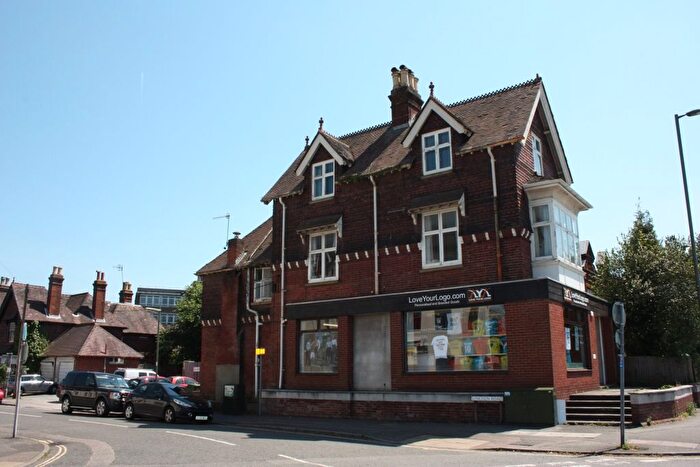 3 Bedroom Flat To Rent In London Road, Dorking, RH4