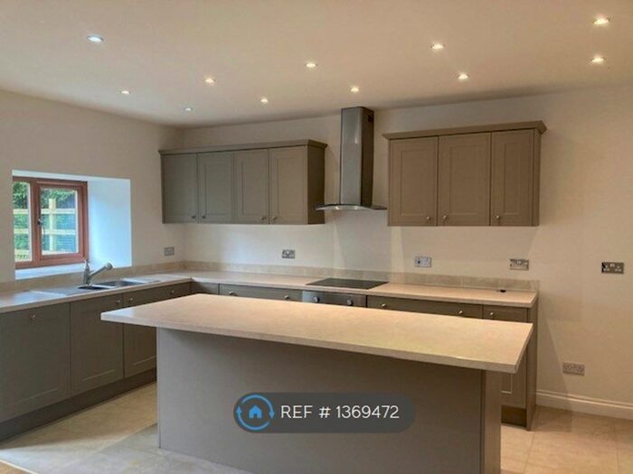 4 Bedroom Semi-Detached House To Rent In Ingham Lane, Halifax, HX2