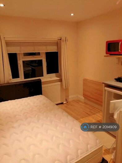 Studio To Rent In Hemswell Drive, London, NW9