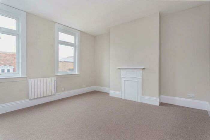 1 Bedroom Flat To Rent In Peascod Street Windsor, SL4