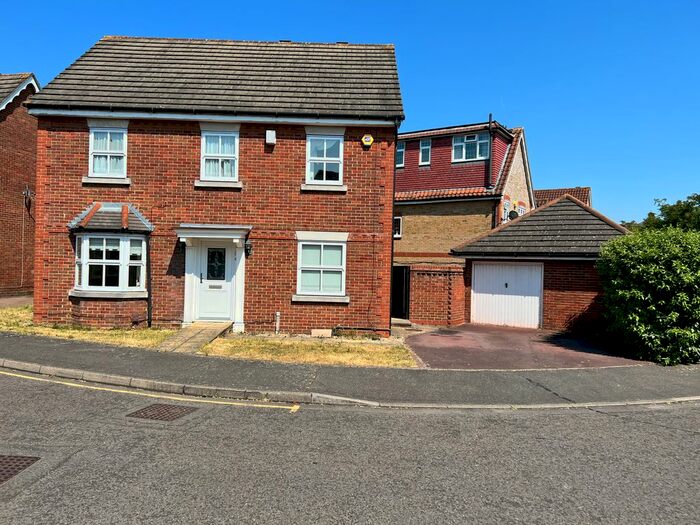 4 Bedroom Detached House To Rent In Bexley Gardens, Romford, RM6