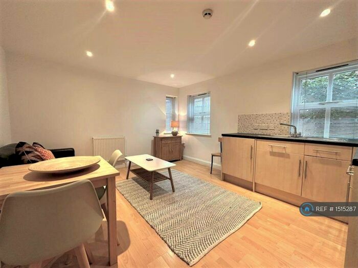 1 Bedroom Flat To Rent In Joiner Lane, Swindon, SN1