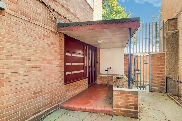 1 Bedroom Flat To Rent In The Beeches, Manor Park, London, E12