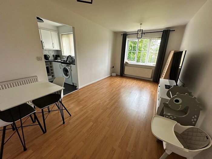 2 Bedroom Flat To Rent In Royal Drive, Fulwood, PR2