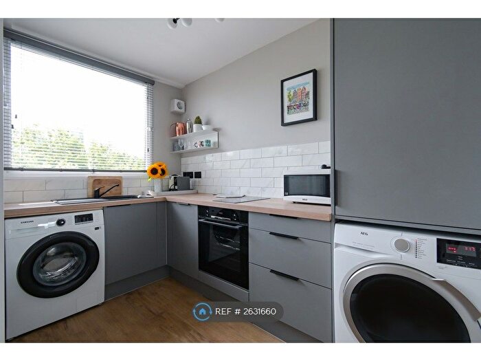 Studio To Rent In Vauxhall Bridge Road, London, SW1V