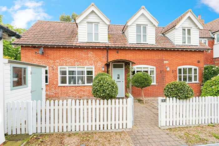 2 Bedroom Property For Sale In High Street, Overstrand, Cromer, NR27