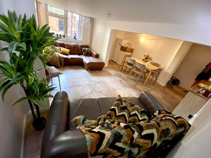 7 Bedroom Terraced House To Rent In Ash Grove, Hyde Park, Leeds, LS6