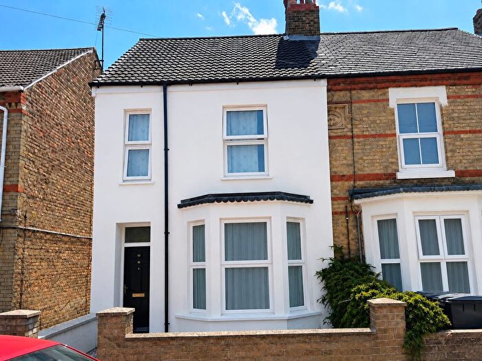 3 Bedroom Semi-Detached House For Sale In Huntly Grove, Peterborough, PE1