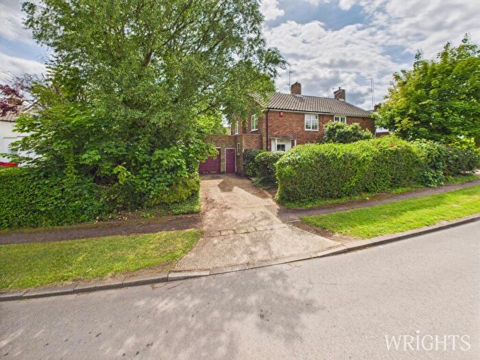 3 Bedroom Semi-Detached House For Sale In Digswell Park Road, Welwyn Garden City, AL8