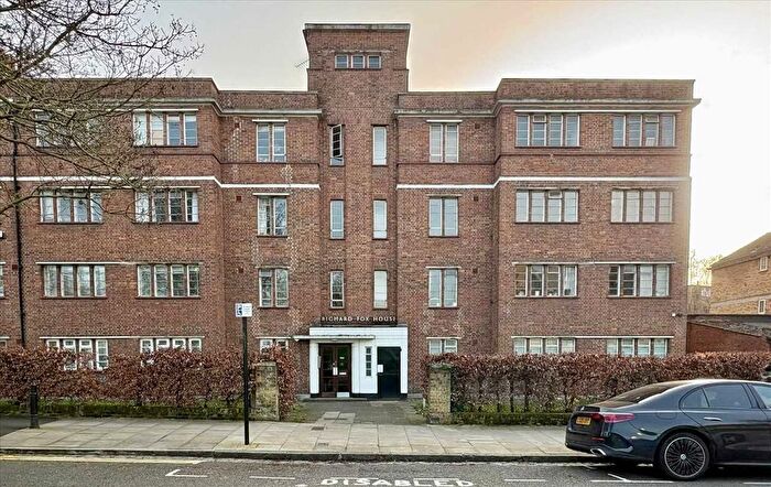 3 Bedroom Flat To Rent In Queens Drive, London, N4
