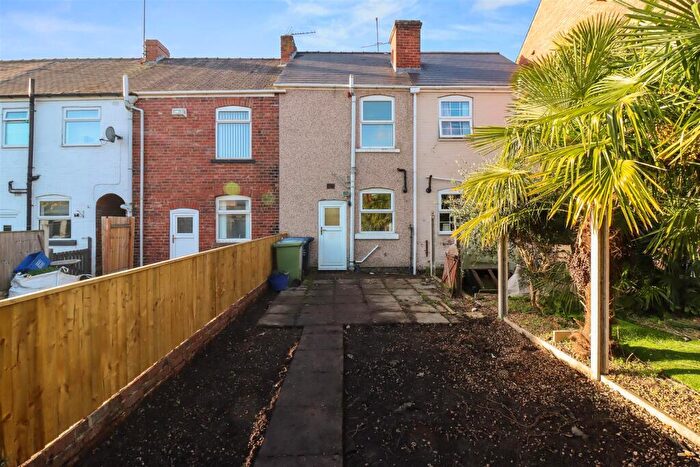 2 Bedroom House To Rent In Hipper Street West, Chesterfield, S40