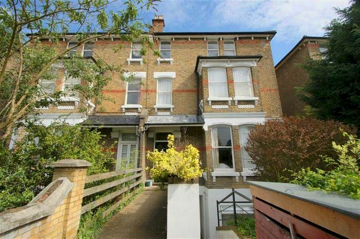 2 Bedroom Flat To Rent In Cumberland Park, London, W3