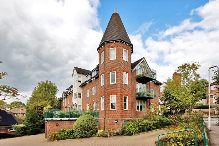 2 Bedroom Flat For Sale In Lime Tree Walk, Sevenoaks, Kent, TN13