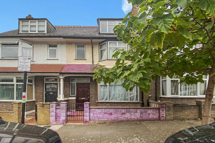 4 Bedroom Property To Rent In Hillbrook Road, London, SW17