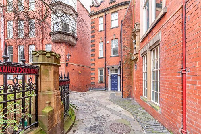 3 Bedroom Maisonette To Rent In St. Nicholas Churchyard, Newcastle Upon Tyne, NE1