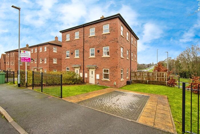 2 Bedroom Property For Sale In Asket Row, Leeds, LS14