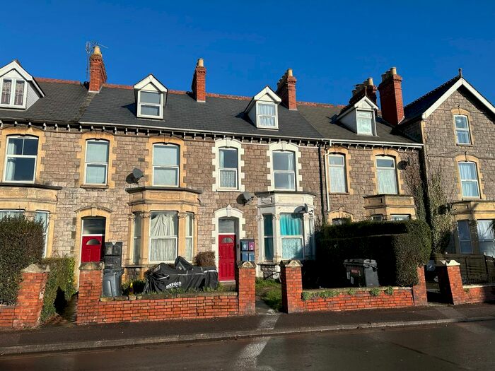 Studio To Rent In Priorswood Road, Taunton, TA2