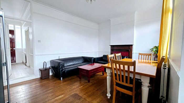 4 Bedroom Terraced House To Rent In Undine Street, Tooting Broadway, SW17
