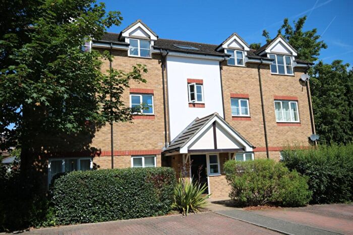 2 Bedroom Flat To Rent In Clarence Road, Fleet, Hart, GU51