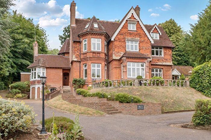 2 Bedroom Flat To Rent In Petworth Road, Godalming, GU8