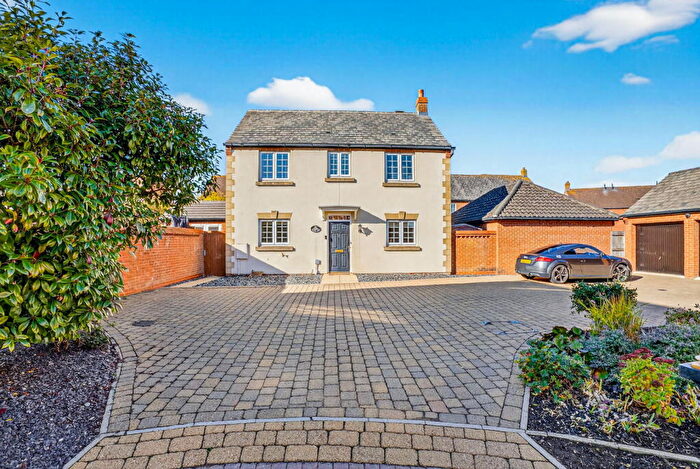 3 Bedroom Detached House For Sale In Oakley Rise, Wilstead, MK45