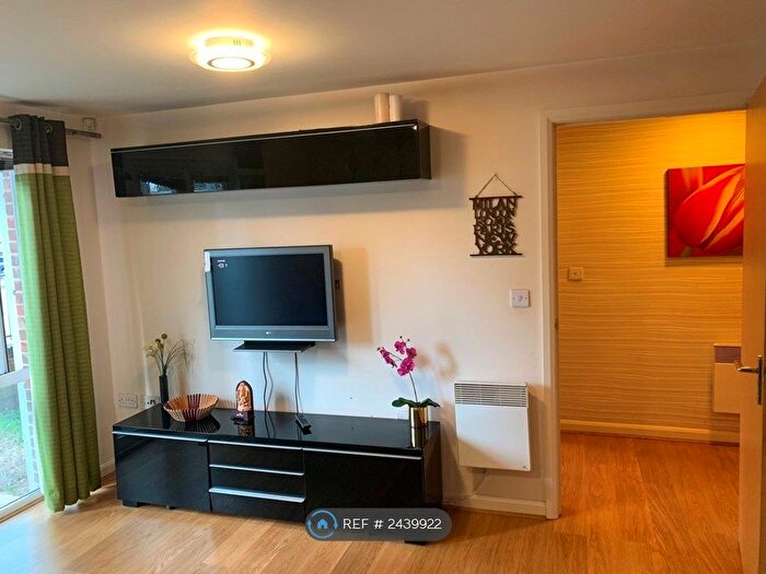 2 Bedroom Flat To Rent In Mill Street, Slough, SL2