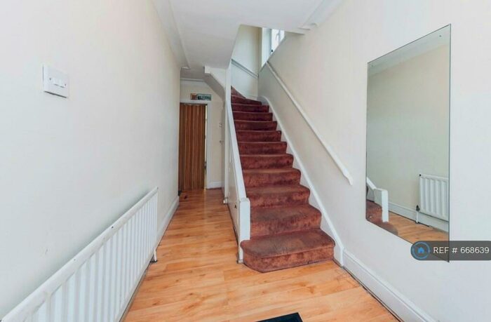 Studio To Rent In Orchard Crescent, Edgware, HA8