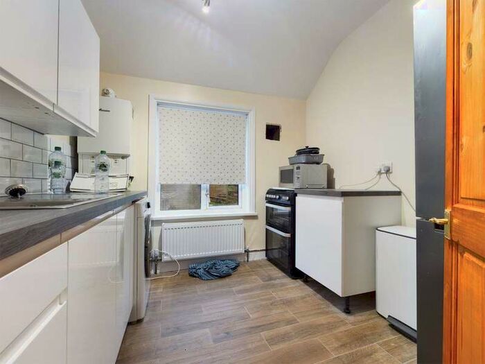 1 Bedroom Flat To Rent In Coombe Road, Brighton, BN2