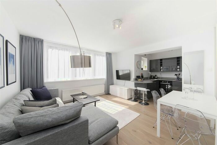 Studio To Rent In St. George's House, - St. Georges Square, Pimlico, London, SW1V