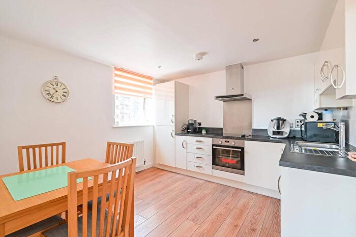 2 Bedroom Flat For Sale In Rainhill Way, , Bow, London, E3