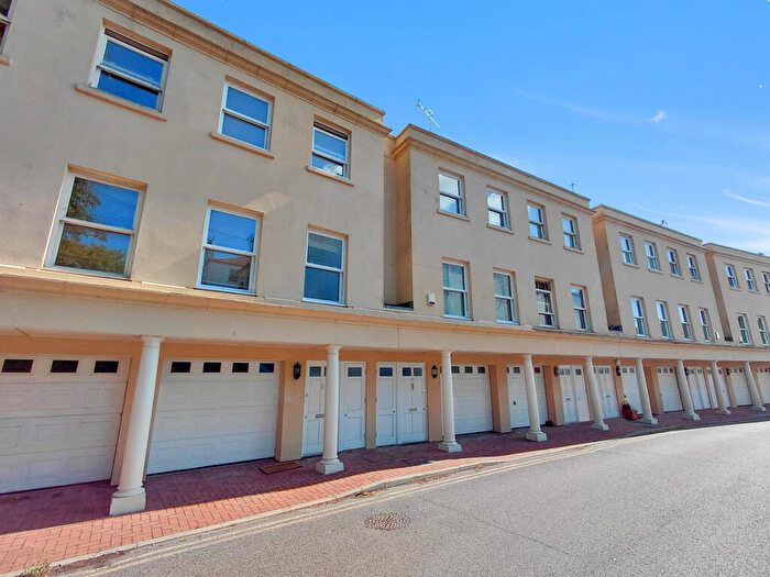 3 Bedroom Town House For Sale In Amelia Crescent, Worthing, BN11