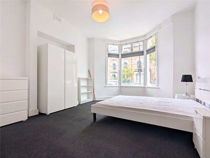 3 Bedroom Flat To Rent In Digby Crescent, Finsbury Park, London, N4