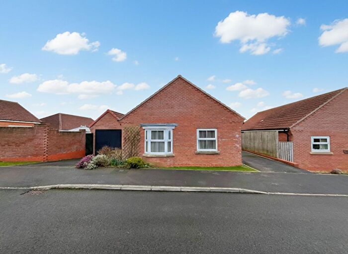 3 Bedroom Detached Bungalow For Sale In South Lea Road, Cayton, YO11