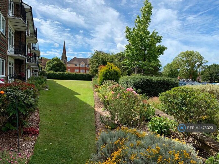 2 Bedroom Flat To Rent In Park Court, Burgess Hill, RH15