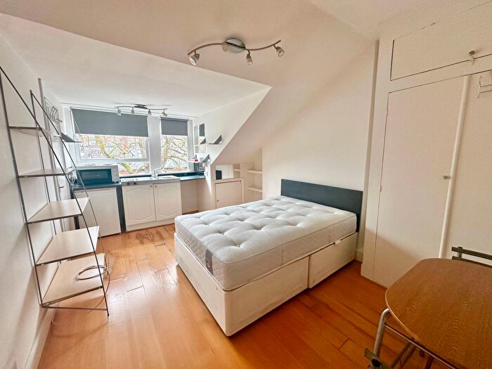 Studio To Rent In Hamilton Gardens, London, NW8
