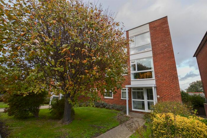 Studio To Rent In Lewes Road, Eastbourne, BN21