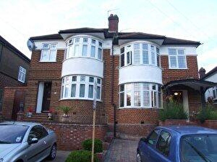 4 Bedroom Semi Detached House To Rent In Brookside South, Barnet, EN4