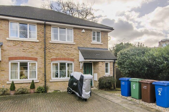 3 Bedroom Mews To Rent In Sage Mews, London, SE22