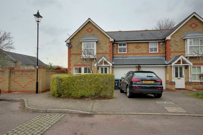 3 Bedroom House To Rent In Fleming Drive, London, N21
