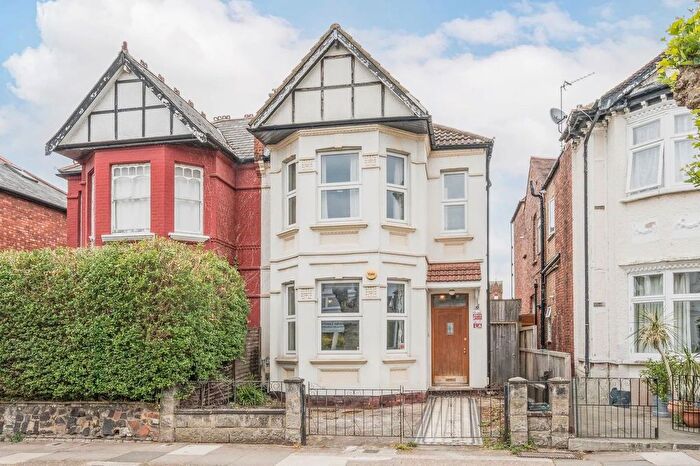 3 Bedroom Semi-Detached House To Rent In Melrose Avenue, London, NW2
