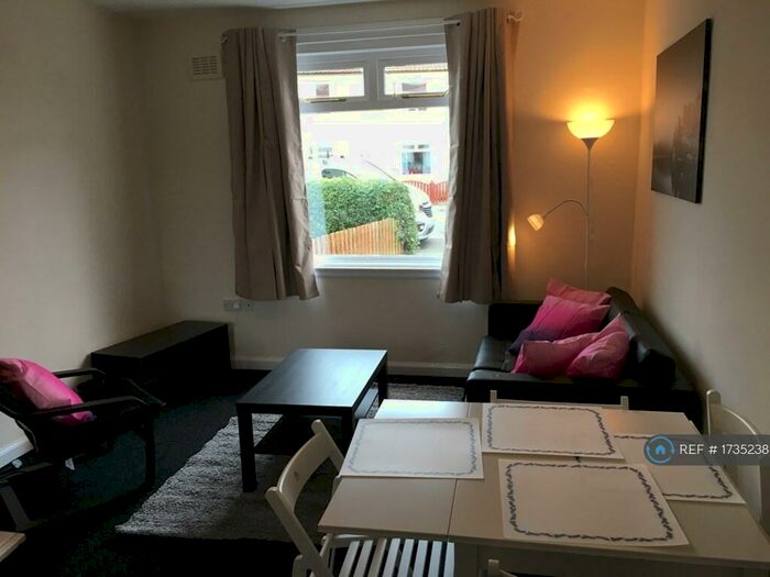 2 Bedroom Flat To Rent In Saughton Park, Edinburgh, EH12