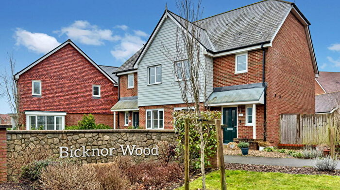 3 Bedroom Semi Detached House For Sale In Pentecost Lane, Maidstone, Kent, ME15