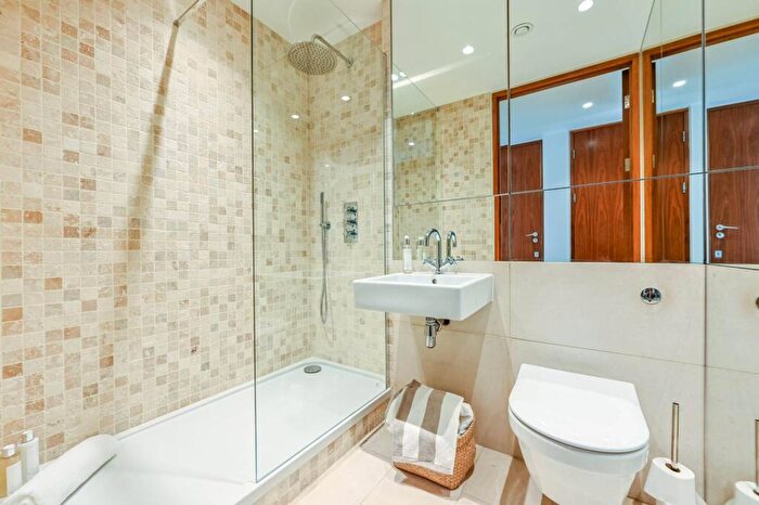 3 Bedroom Flat To Rent In Oval Road, Camden, London, NW1