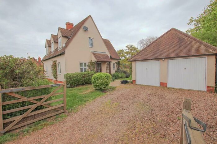 3 Bedroom Detached House To Rent In Newbridge Hill, Lexden, Colchester, CO3