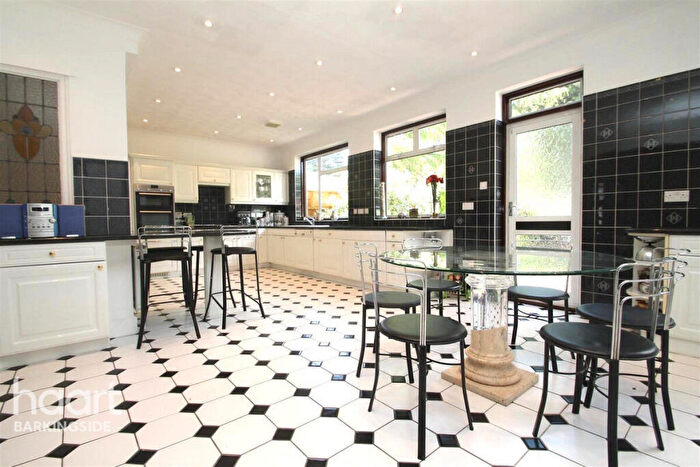 5 Bedroom Semi-Detached House To Rent In Longwood Gardens, Ilford, IG5