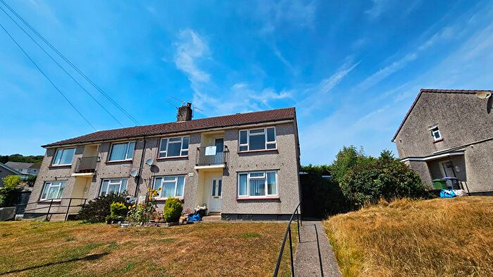 2 Bedroom Flat To Rent In Maple Crescent, Griffithstown, Pontypool, NP4