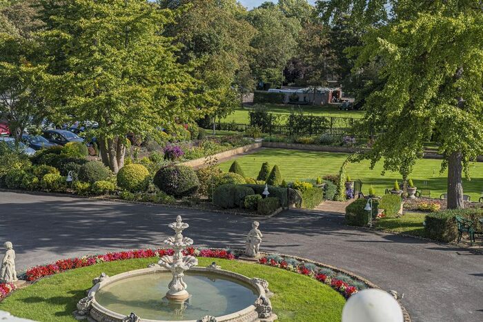 2 Bedroom Flat To Rent In Marlborough, Henley On Thames, Thamesfield Village, Oxfordshire, RG9